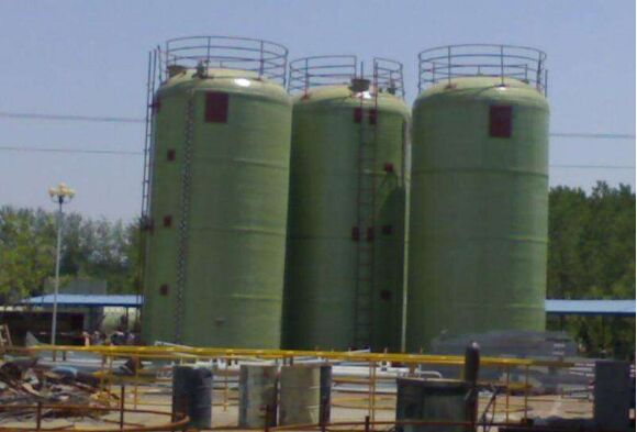 30立方玻璃鋼罐施工現(xiàn)場