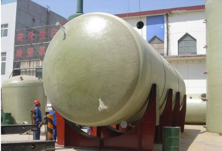 玻璃鋼儲罐安全生產(chǎn)現(xiàn)場